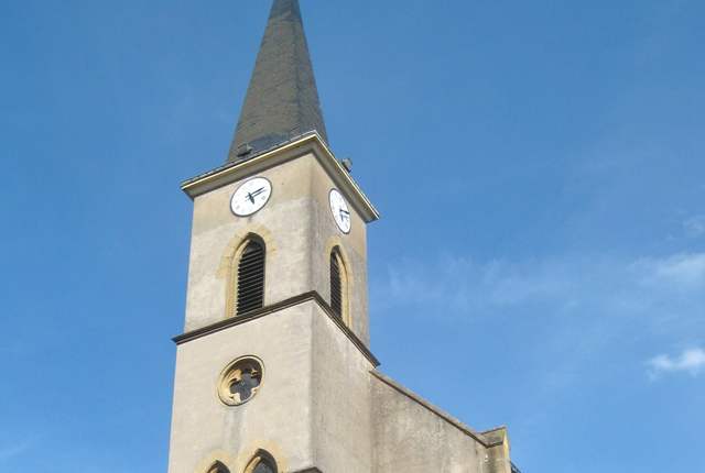 Temple protestant d'Algrange, façade en pierre à clocher-porche