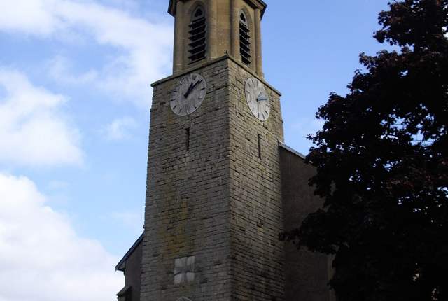 Église Saint-Matthieu de Guénange, clocher carré en pierre sombre