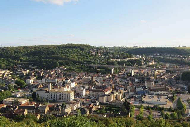 Vue sur les toits de Hayange depuis les hauteurs, vallée de la Fensch