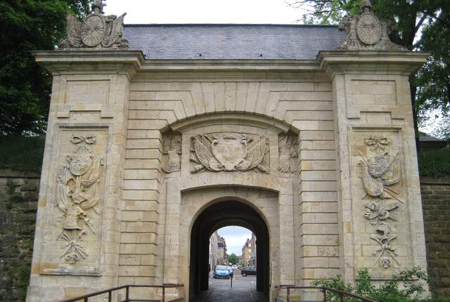 Porte de France à Longwy, entrée sculptée des fortifications de Vauban