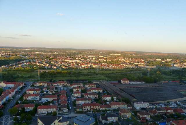 Maizières-lès-Metz vue du ciel, toits de tuiles et jardins