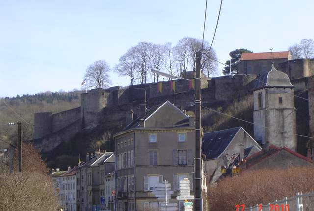 Sierck-les-Bains, maisons anciennes au pied de la forteresse