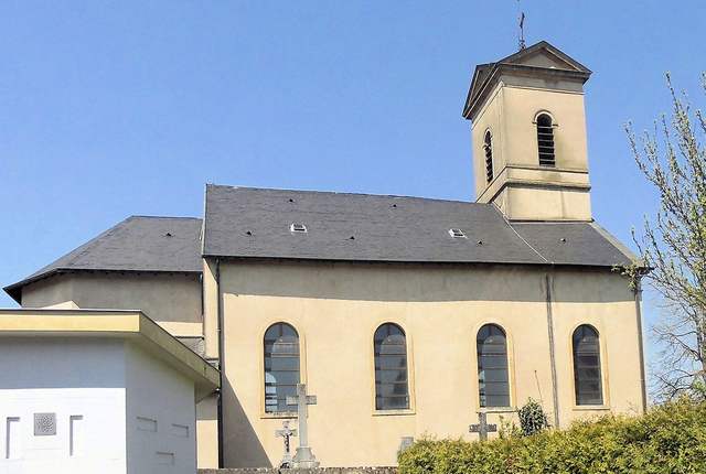 Ancienne église Sainte-Ursule de Yutz, clocher trapu et nef à toit d'ardoise