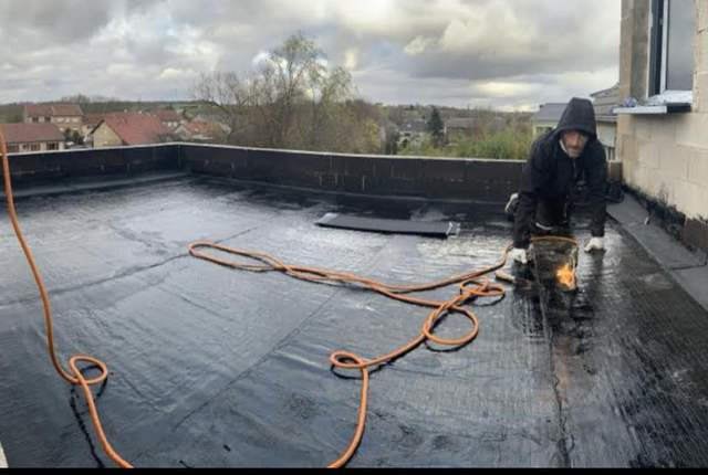 Étanchéité d'une toiture-terrasse, membrane bitumineuse soudée au chalumeau