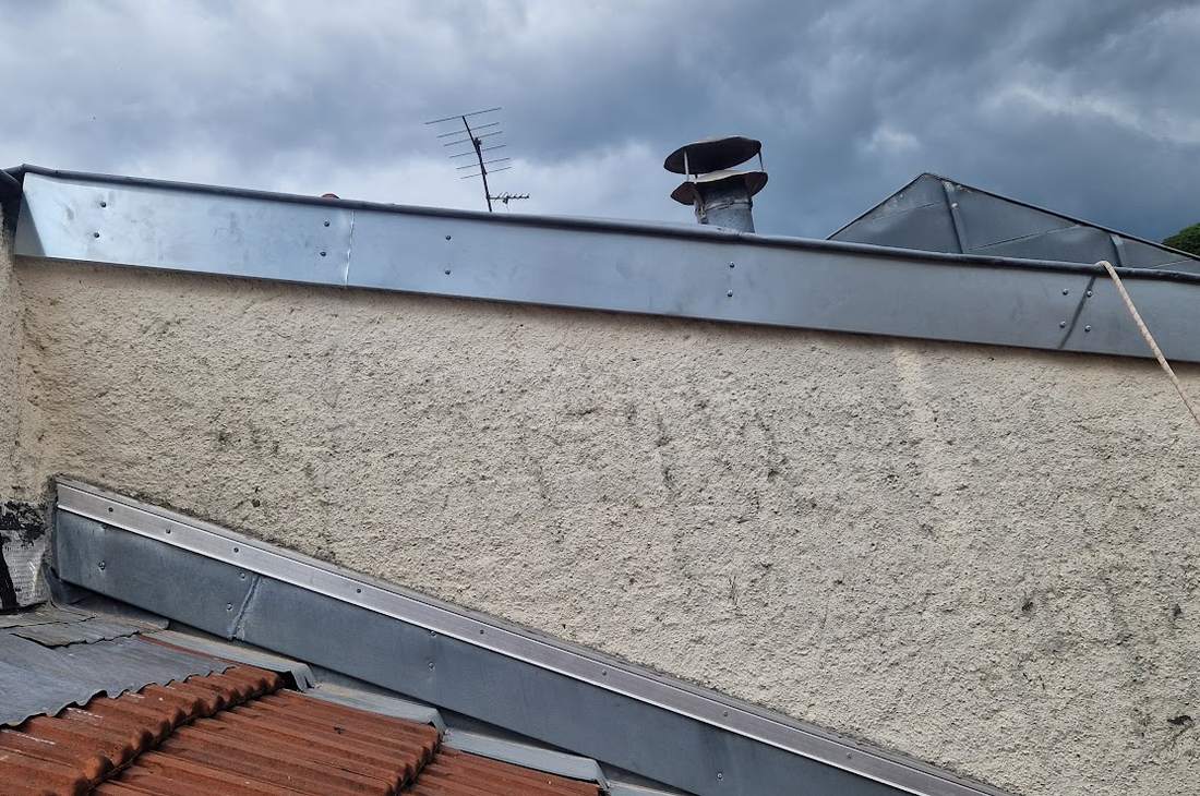Toiture-terrasse étanchée, relevés en zinc terminés